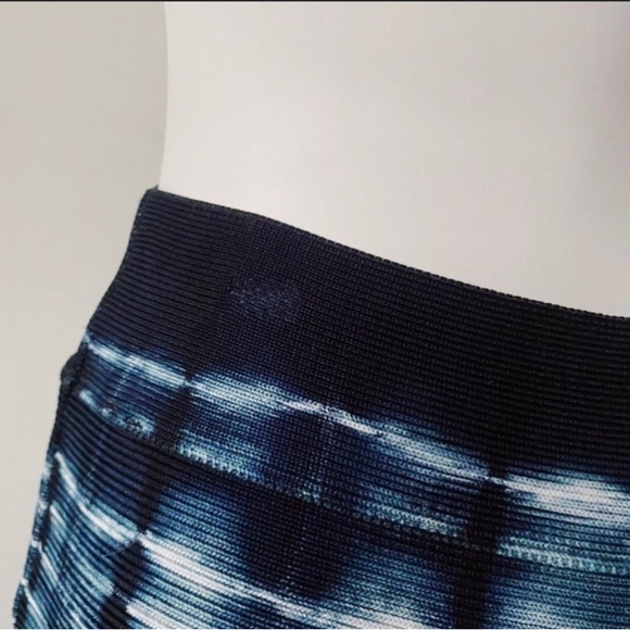 BCBGmaxazria Tie Dye Bandage Skirt XS - Picture 4 of 5